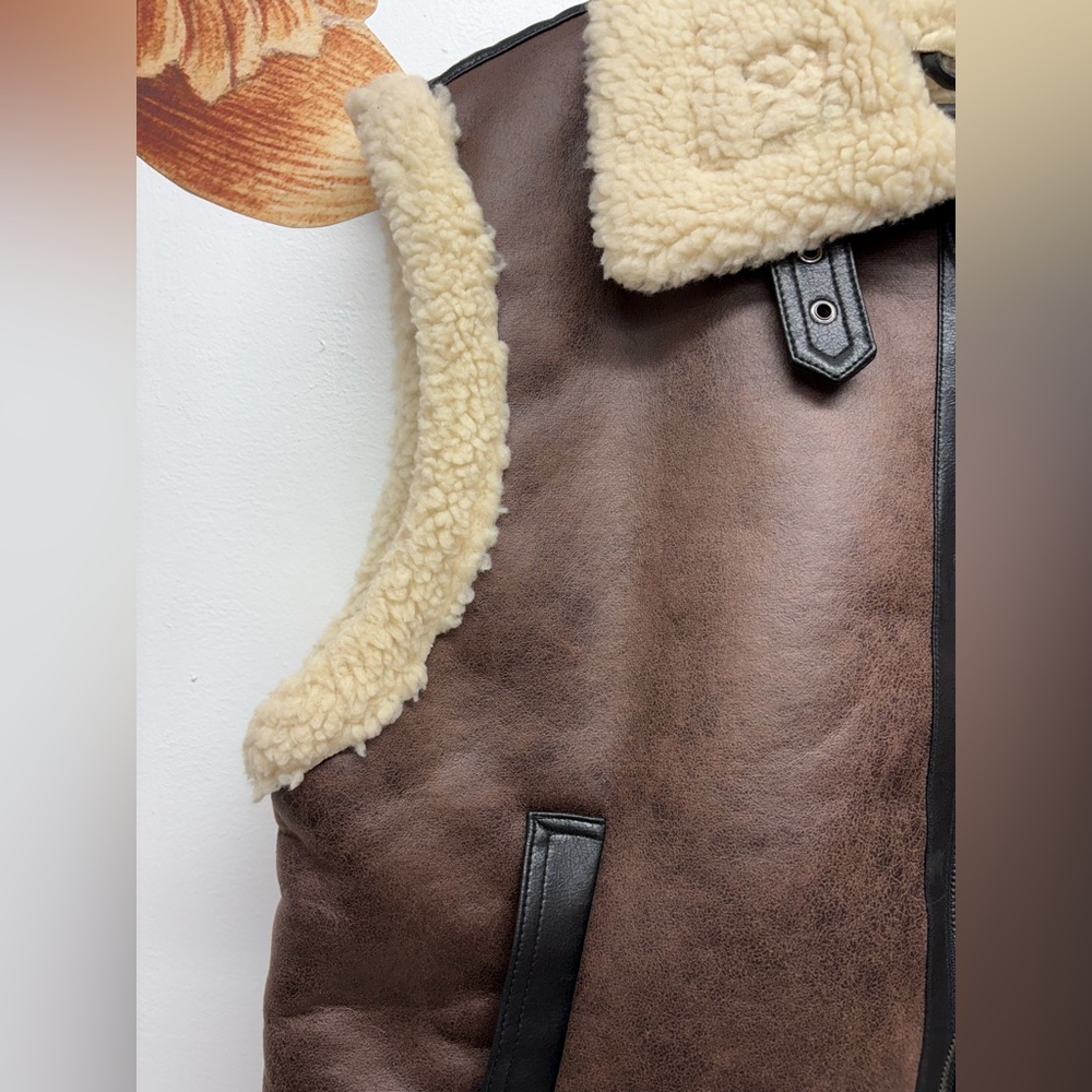 DIVIDED Faux Leather Sherpa Vest - Picture 5 of 13